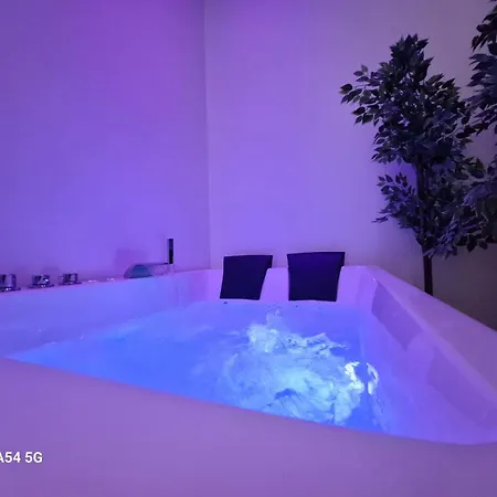 Luxury Glory Tower בית הארחה נאפולי