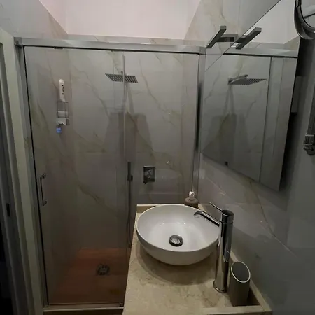 בית הארחה Luxury Glory Tower 4*