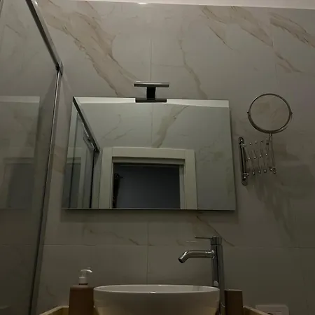 Luxury Glory Tower בית הארחה נאפולי