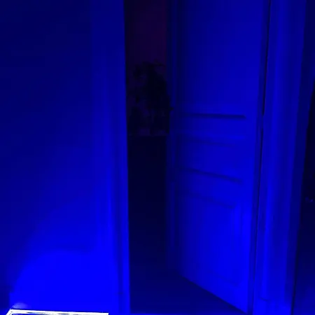 Luxury Glory Tower בית הארחה 4*