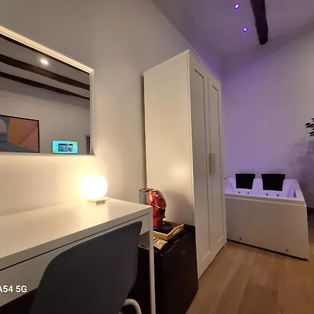 Luxury Glory Tower בית הארחה