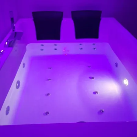 Luxury Glory Tower בית הארחה